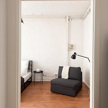 Nook Design-apartments Mit Kueche, Duschbad, Neben U-bahn Station Aber Ruhig Gelegen アパート