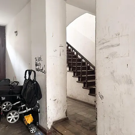 Nook Design-apartments Mit Kueche, Duschbad, Neben U-bahn Station Aber Ruhig Gelegen