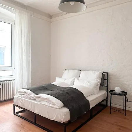 Lejlighed Nook Design-apartments Mit Kueche, Duschbad, Neben U-bahn Station Aber Ruhig Gelegen *