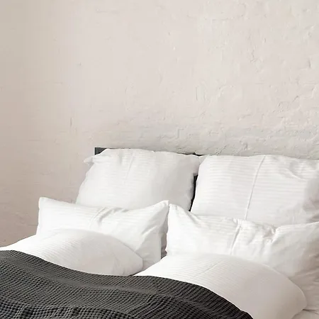 Nook Design-apartments Mit Kueche, Duschbad, Neben U-bahn Station Aber Ruhig Gelegen *