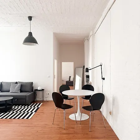 Nook Design-apartments Mit Kueche, Duschbad, Neben U-bahn Station Aber Ruhig Gelegen アパート *