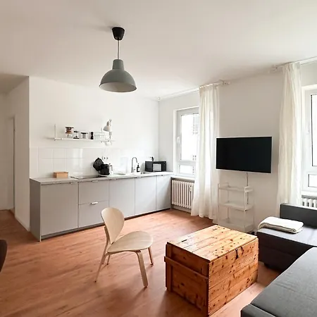Nook Design-apartments Mit Kueche, Duschbad, Neben U-bahn Station Aber Ruhig Gelegen アパート