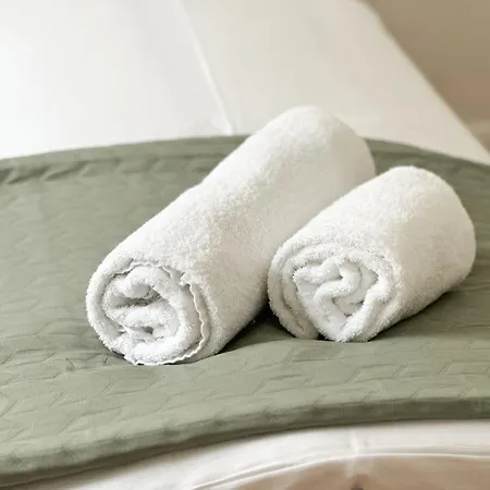 Nook Design-apartments Mit Kueche, Duschbad, Neben U-bahn Station Aber Ruhig Gelegen *