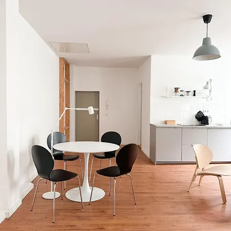 Nook Design-apartments Mit Kueche, Duschbad, Neben U-bahn Station Aber Ruhig Gelegen
