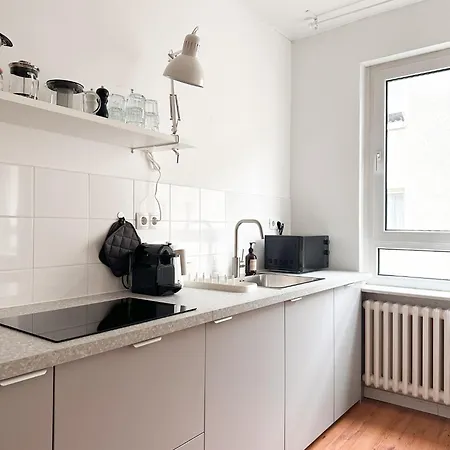 Nook Design-apartments Mit Kueche, Duschbad, Neben U-bahn Station Aber Ruhig Gelegen *