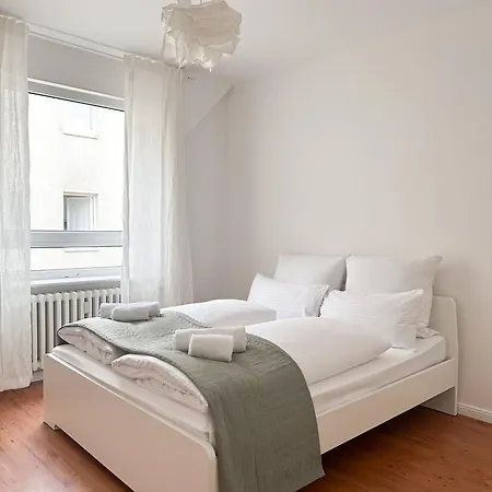 アパート Nook Design-apartments Mit Kueche, Duschbad, Neben U-bahn Station Aber Ruhig Gelegen