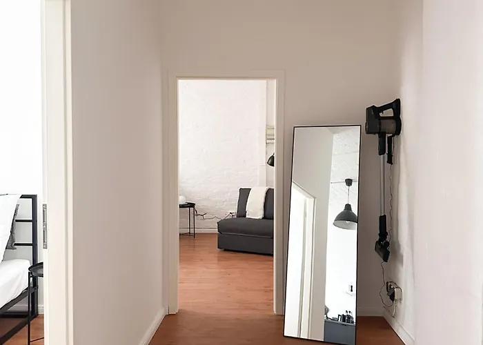 Nook Design-apartments Mit Kueche, Duschbad, Neben U-bahn Station Aber Ruhig Gelegen