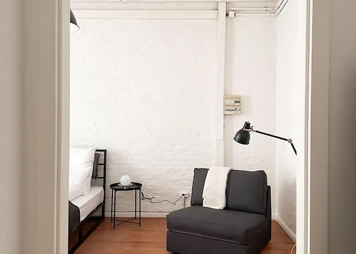 Nook Design-apartments Mit Kueche, Duschbad, Neben U-bahn Station Aber Ruhig Gelegen Apartament