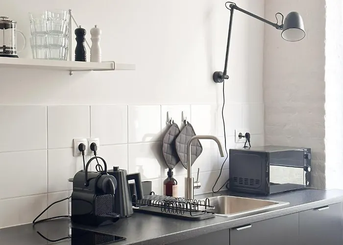 Nook Design-apartments Mit Kueche, Duschbad, Neben U-bahn Station Aber Ruhig Gelegen Apartament Berlin
