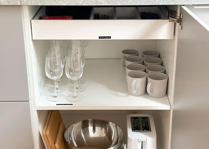 Nook Design-apartments Mit Kueche, Duschbad, Neben U-bahn Station Aber Ruhig Gelegen Apartment *