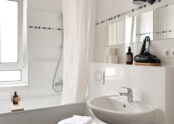 Nook Design-apartments Mit Kueche, Duschbad, Neben U-bahn Station Aber Ruhig Gelegen Apartament