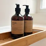 Nook Design-apartments Mit Kueche, Duschbad, Neben U-bahn Station Aber Ruhig Gelegen