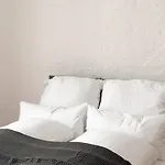 Nook Design-apartments Mit Kueche, Duschbad, Neben U-bahn Station Aber Ruhig Gelegen *