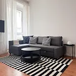 Nook Design-apartments Mit Kueche, Duschbad, Neben U-bahn Station Aber Ruhig Gelegen شقة *