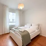 شقة Nook Design-apartments Mit Kueche, Duschbad, Neben U-bahn Station Aber Ruhig Gelegen