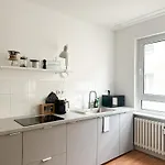 شقة Nook Design-apartments Mit Kueche, Duschbad, Neben U-bahn Station Aber Ruhig Gelegen