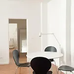 شقة Nook Design-apartments Mit Kueche, Duschbad, Neben U-bahn Station Aber Ruhig Gelegen برلين