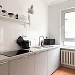 Nook Design-apartments Mit Kueche, Duschbad, Neben U-bahn Station Aber Ruhig Gelegen *