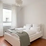 شقة Nook Design-apartments Mit Kueche, Duschbad, Neben U-bahn Station Aber Ruhig Gelegen