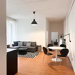 Nook Design-apartments Mit Kueche, Duschbad, Neben U-bahn Station Aber Ruhig Gelegen Apartament Berlin