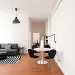 Nook Design-apartments Mit Kueche, Duschbad, Neben U-bahn Station Aber Ruhig Gelegen Apartament *