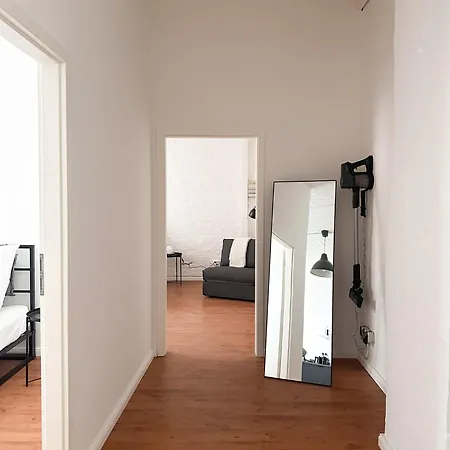 Nook Design-apartments Mit Kueche, Duschbad, Neben U-bahn Station Aber Ruhig Gelegen