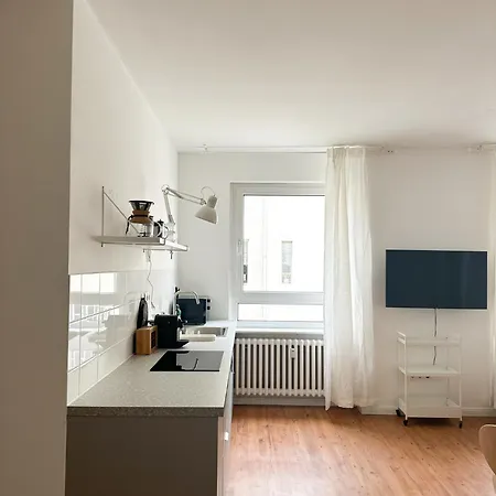 Nook Design-apartments Mit Kueche, Duschbad, Neben U-bahn Station Aber Ruhig Gelegen