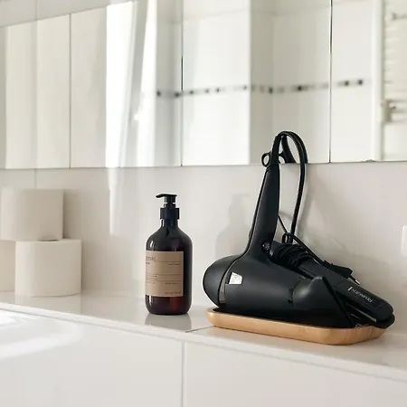 Nook Design-apartments Mit Kueche, Duschbad, Neben U-bahn Station Aber Ruhig Gelegen Apartment *