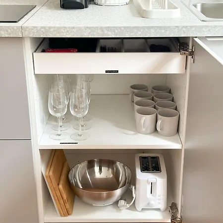 Nook Design-apartments Mit Kueche, Duschbad, Neben U-bahn Station Aber Ruhig Gelegen Apartment *